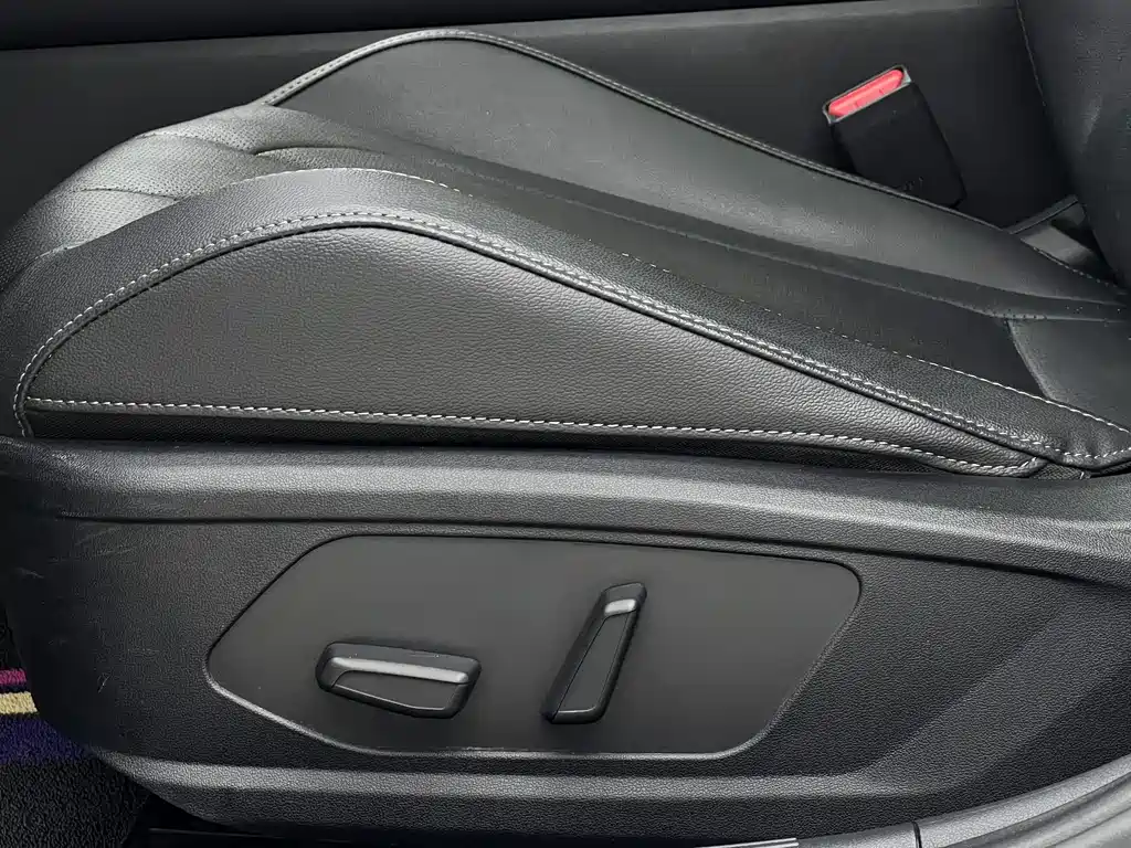Hyundai Elantra 2023 — фото 10