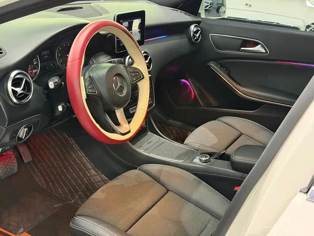 Mercedes-Benz A-Class 2016 — фото 12