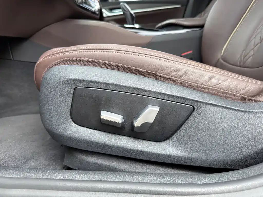 BMW 5 Series 2017 — фото 16