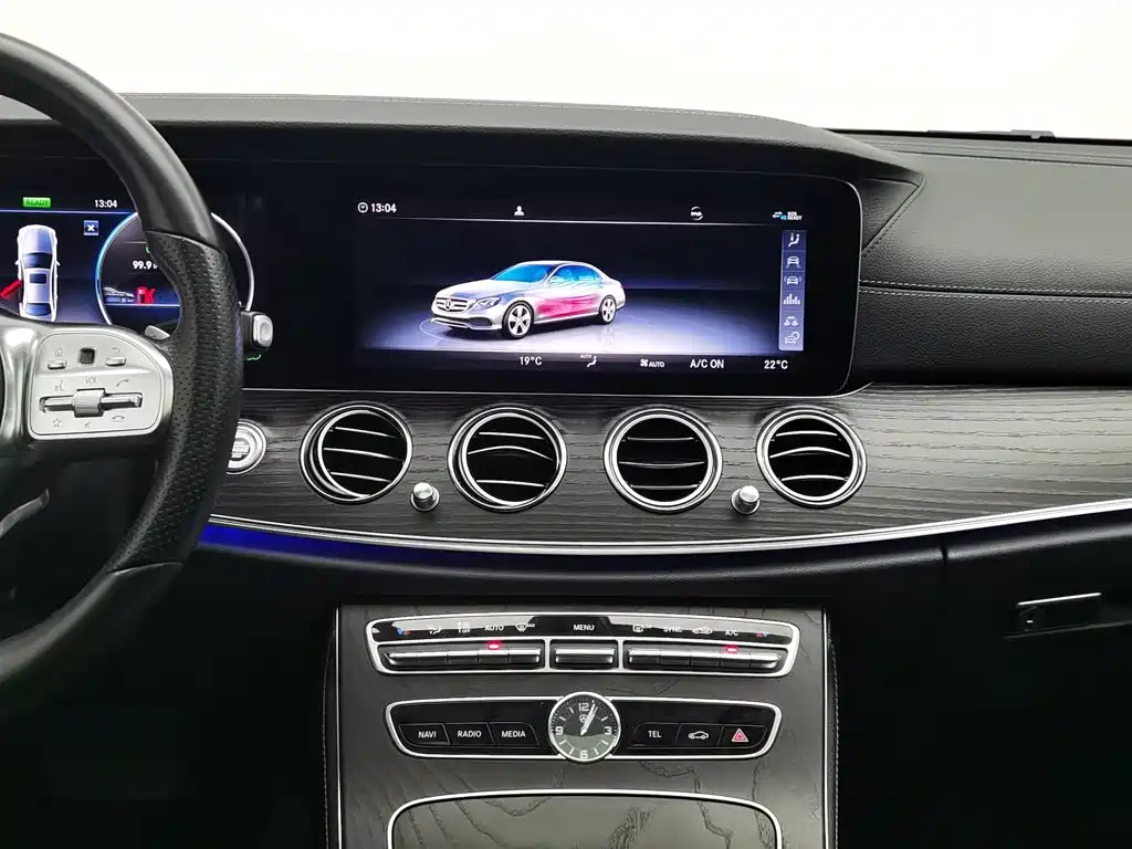Mercedes-Benz E-Class 2019 — фото 12