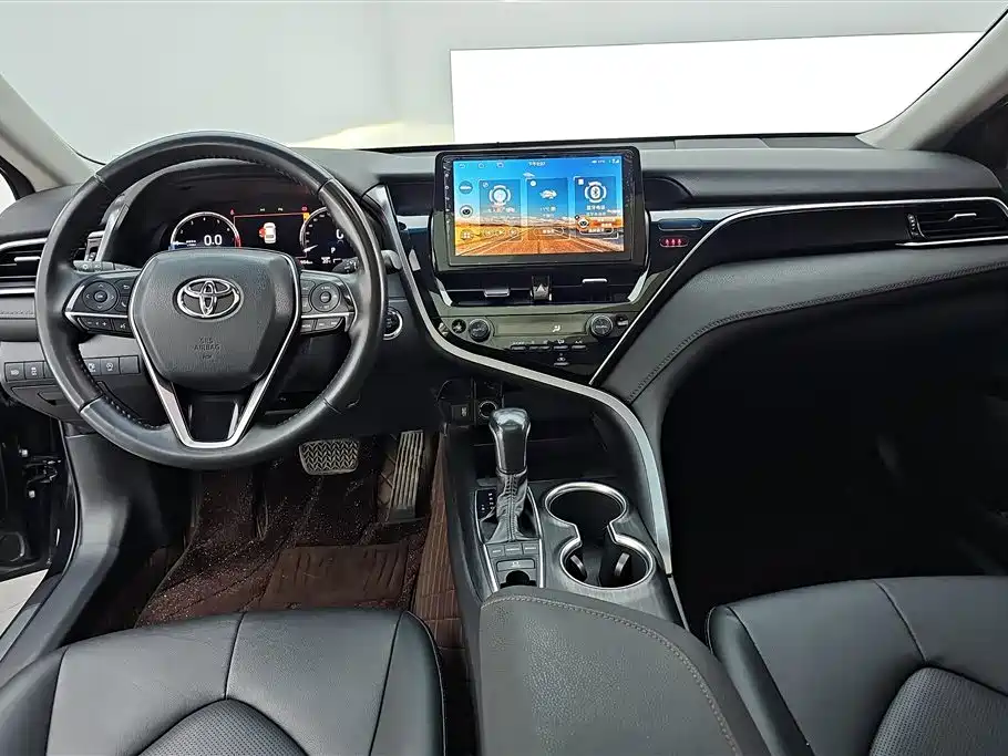 Toyota Camry 2022 — фото 12