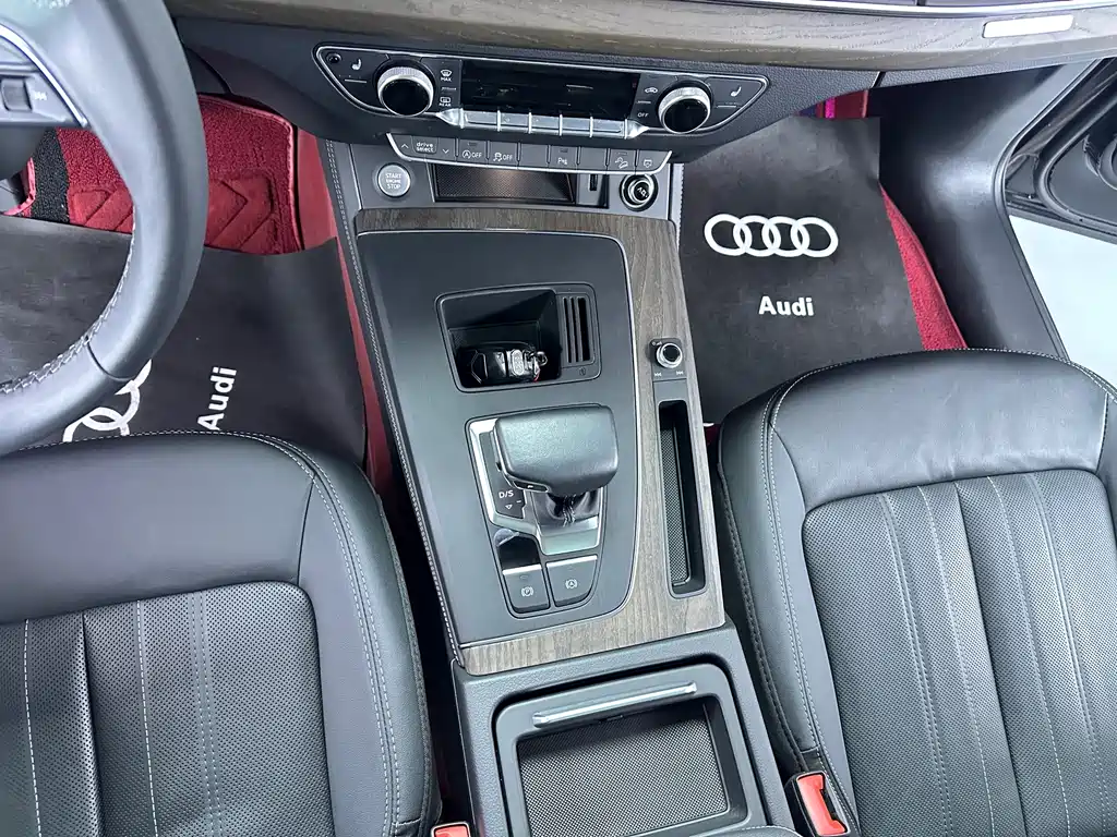 Audi Q5L 2023 — фото 10