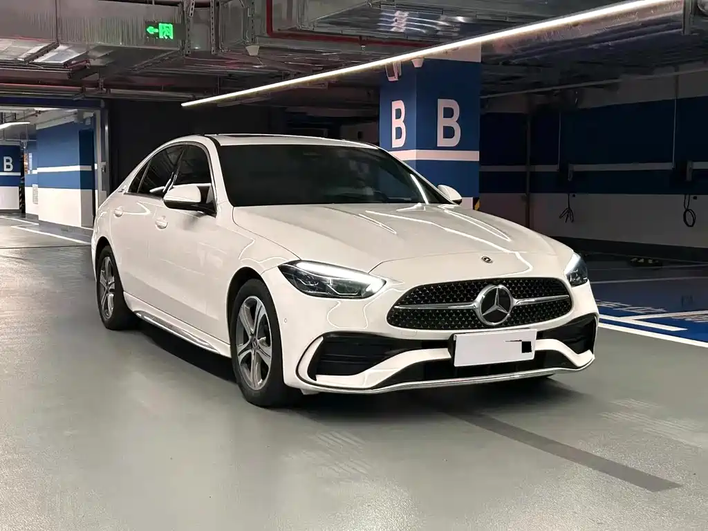 Mercedes-Benz C-Class 2023 — фото 3
