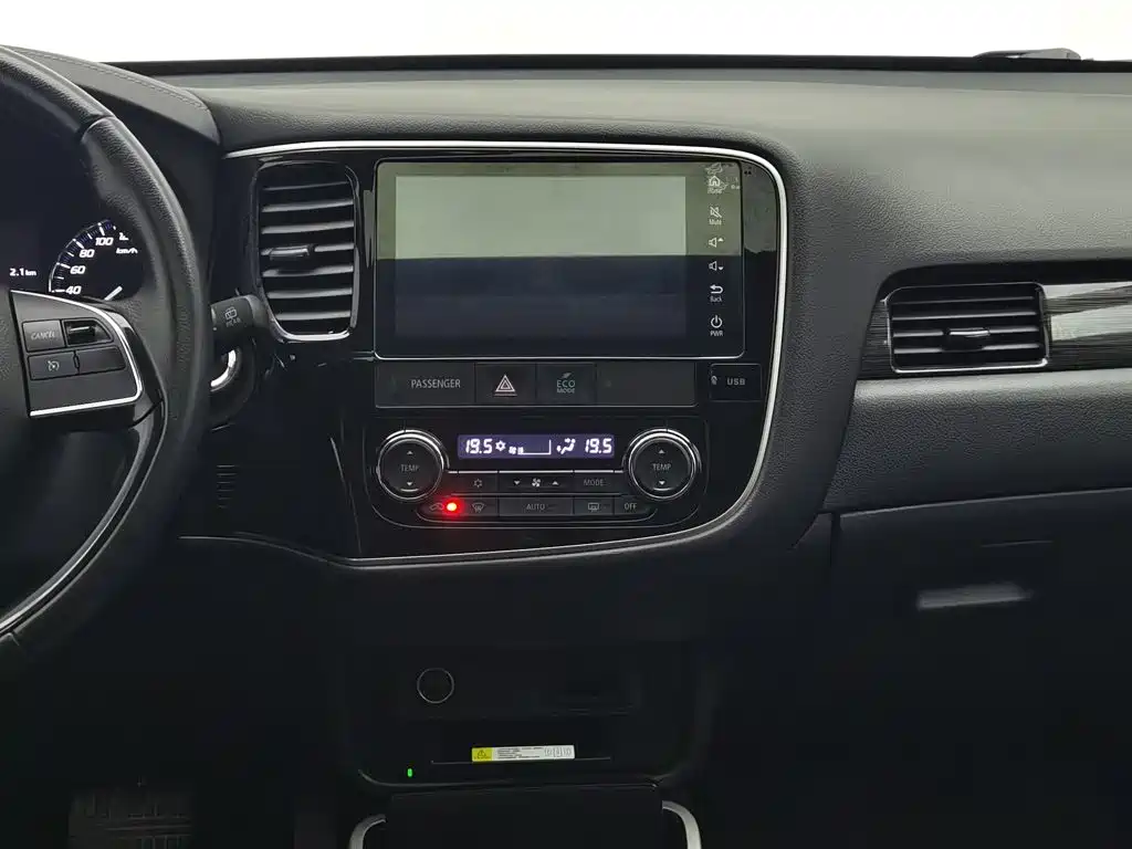 Mitsubishi Outlander 2020 — фото 12