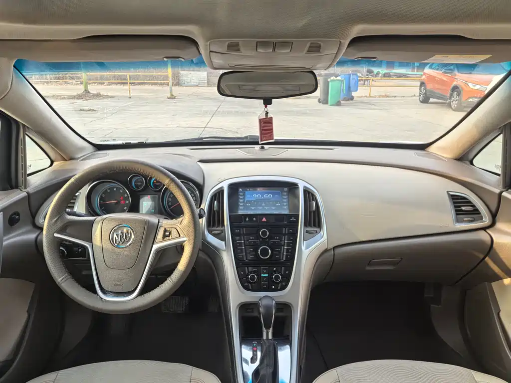 Buick Excelle 2015 — фото 9