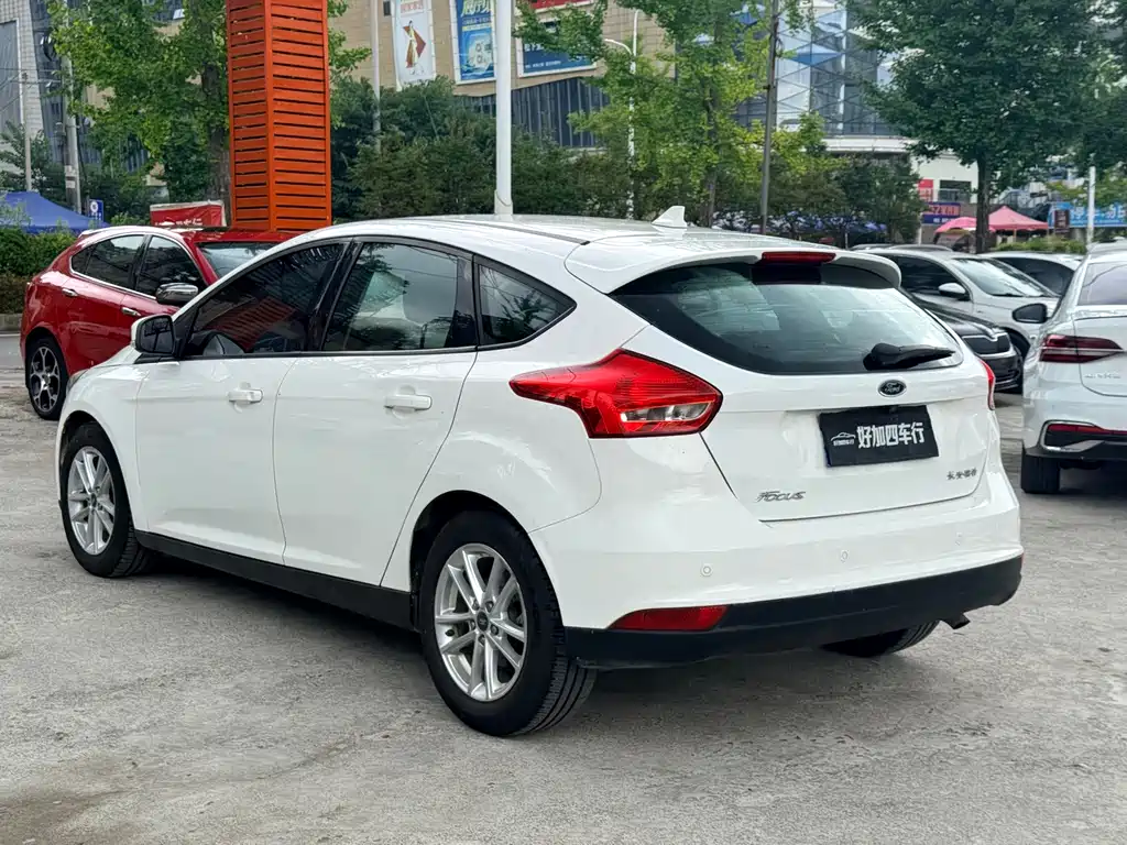 Ford Focus 2017 — фото 11