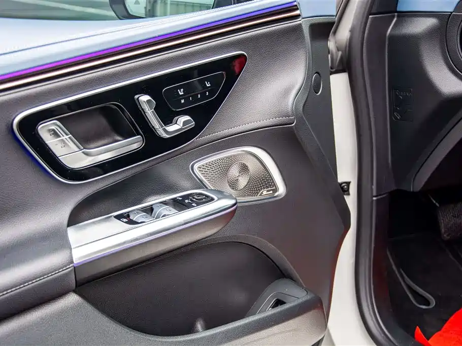 Mercedes-Benz EQE 2025 — фото 10