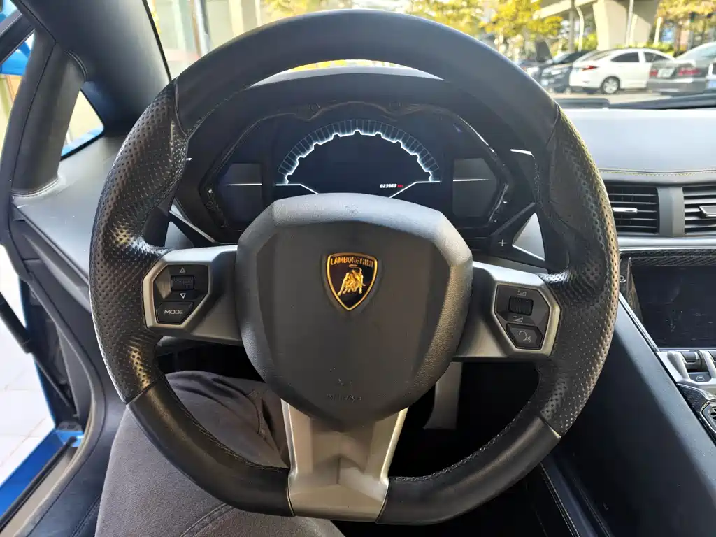 Lamborghini Aventador 2014 — фото 16