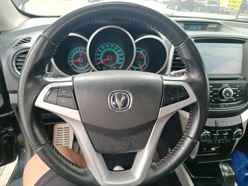 Changan Eado XT 2014 — фото 11