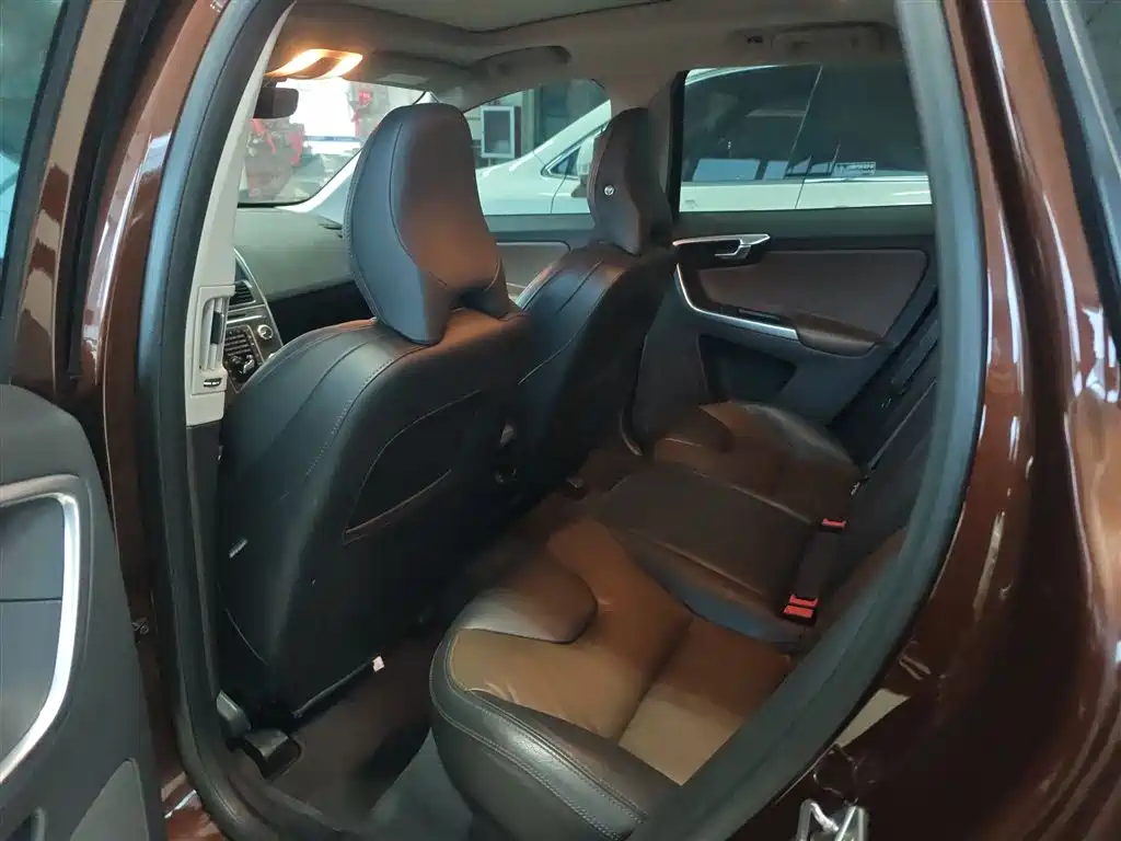 Volvo XC60 2015 — фото 12