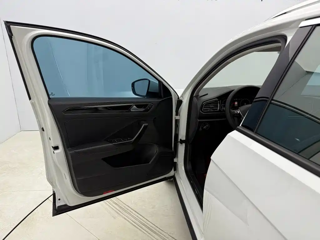 Volkswagen T-Roc 2023 — фото 8