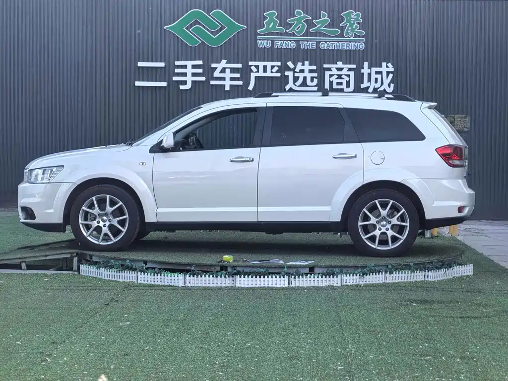 Dodge Journey 2014 — фото 17