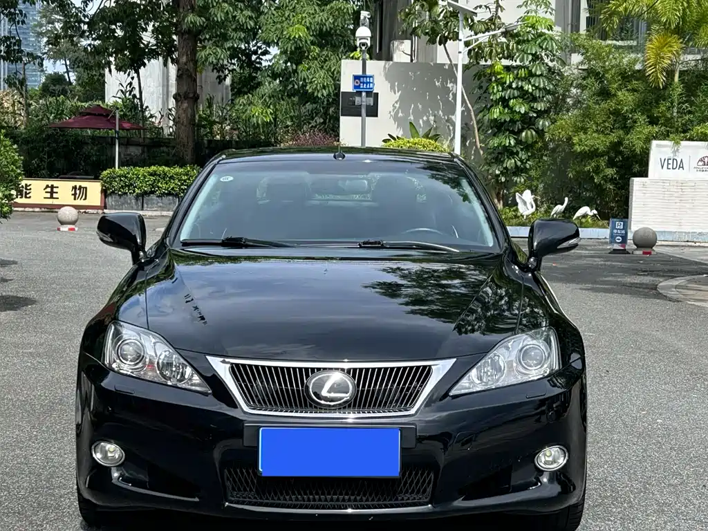 Lexus IS 2010