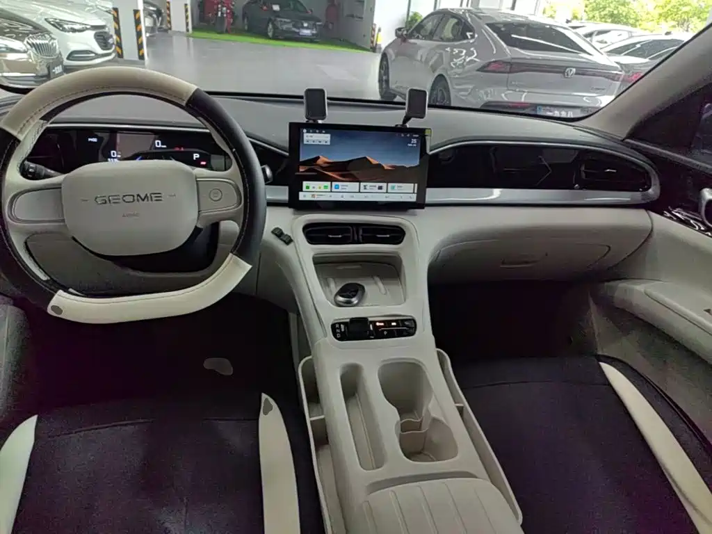 Geely Galaxy Starwish 2025 — фото 6