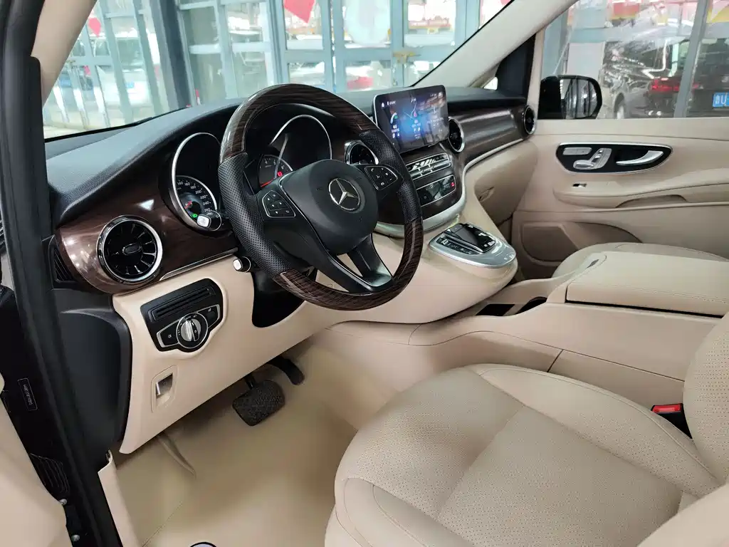 Mercedes-Benz V-Class 2021 — фото 16