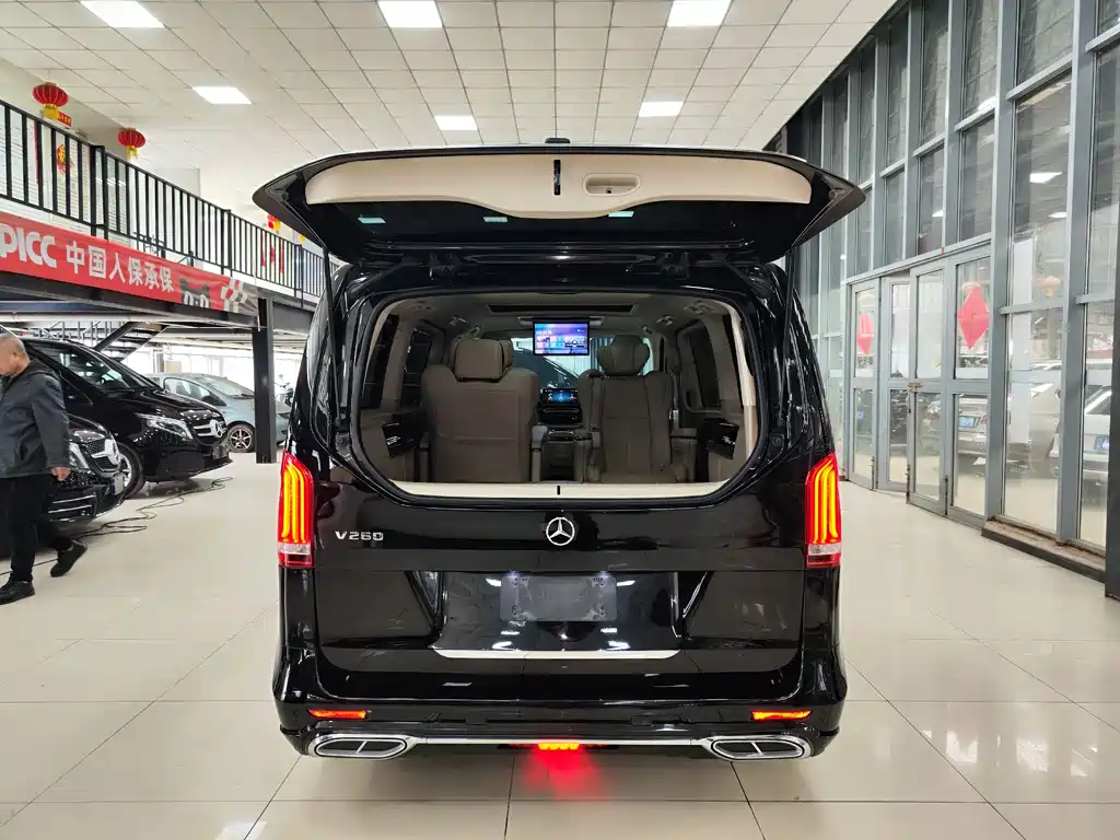 Mercedes-Benz V-Class 2021 — фото 26