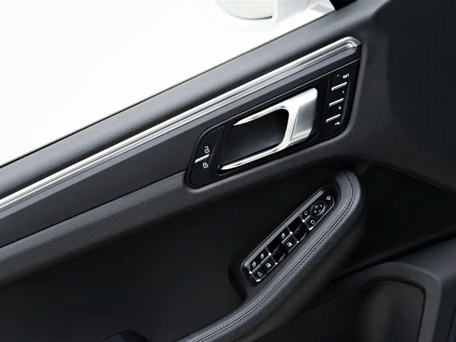 Porsche Macan 2023 — фото 14