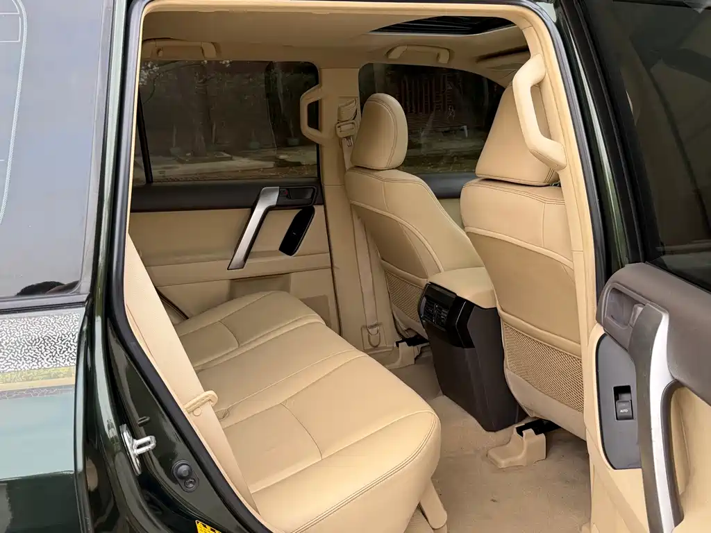 Toyota Prado 2015 — фото 10