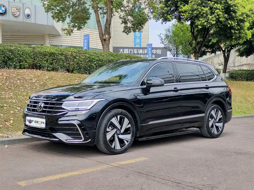 Volkswagen Tiguan L 2023 — фото 1