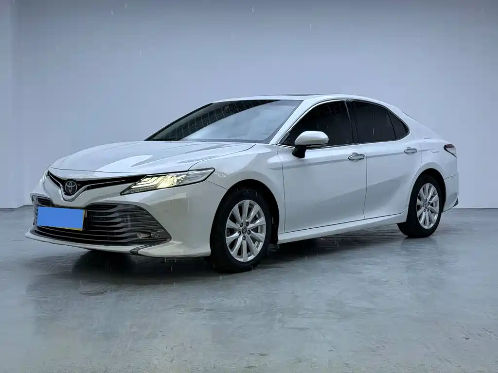 Toyota Camry 2019 — фото 1