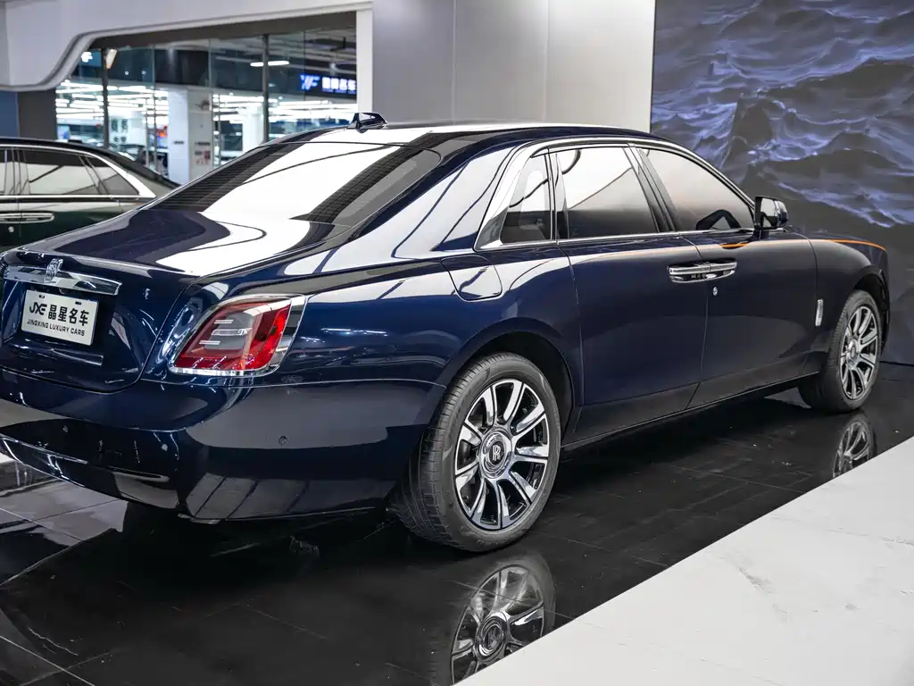 Rolls-Royce Ghost 2023 — фото 11