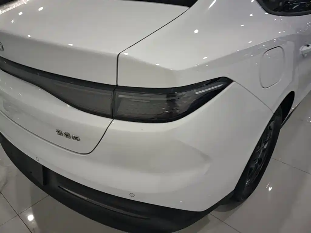 BYD Seal 05 DM-i 2026 — фото 8