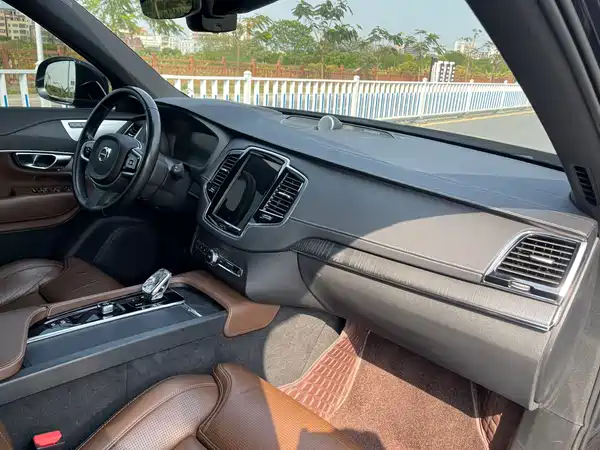 Volvo XC90 Plug-In Hybrid 2022