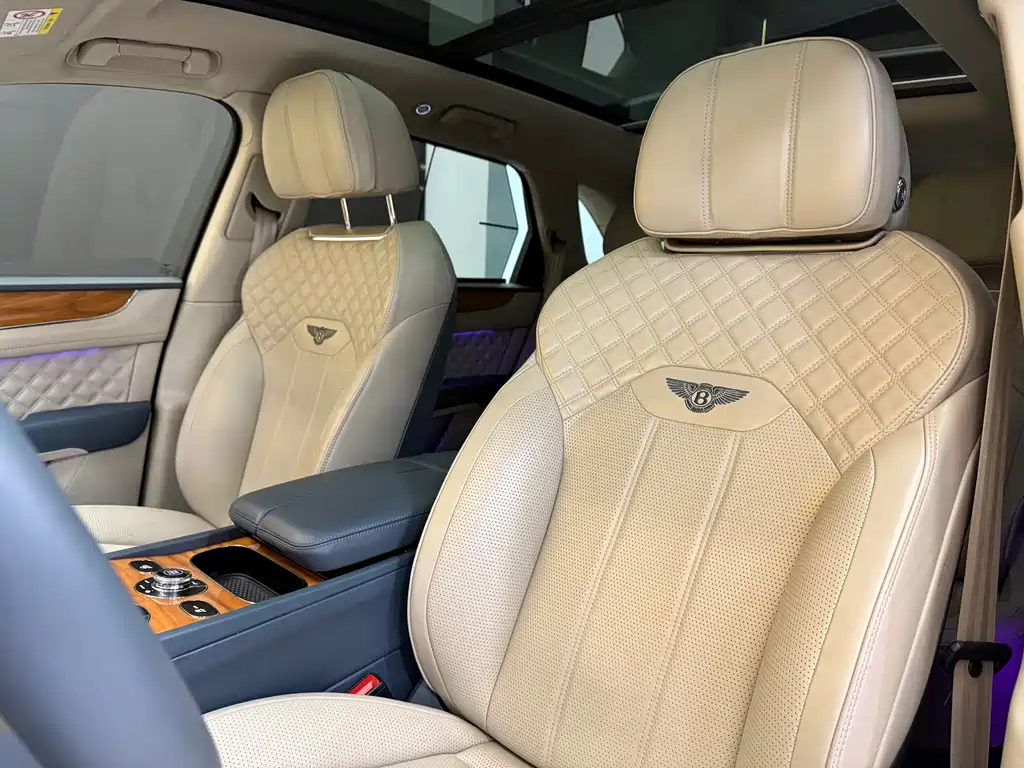 Bentley Bentayga 2021 — фото 18