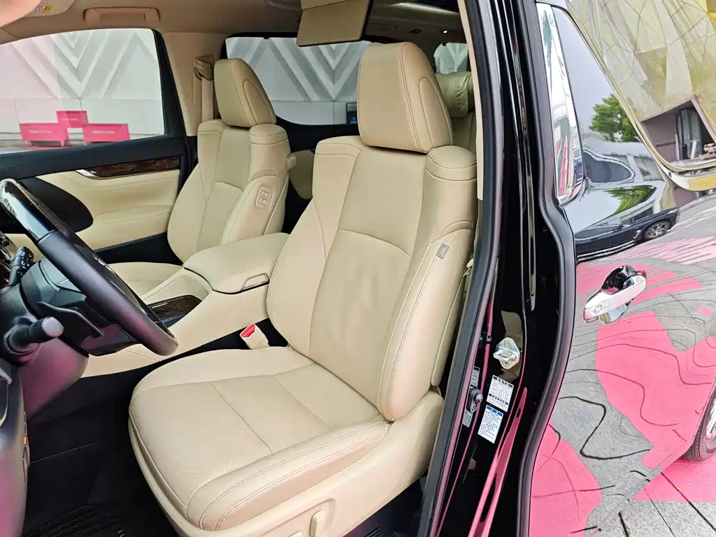 Toyota Alphard 2023 — фото 11
