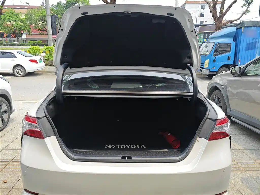 Toyota Camry 2022 — фото 19