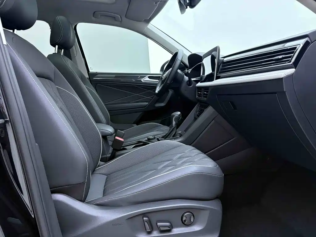 Volkswagen Tiguan L 2022 — фото 18