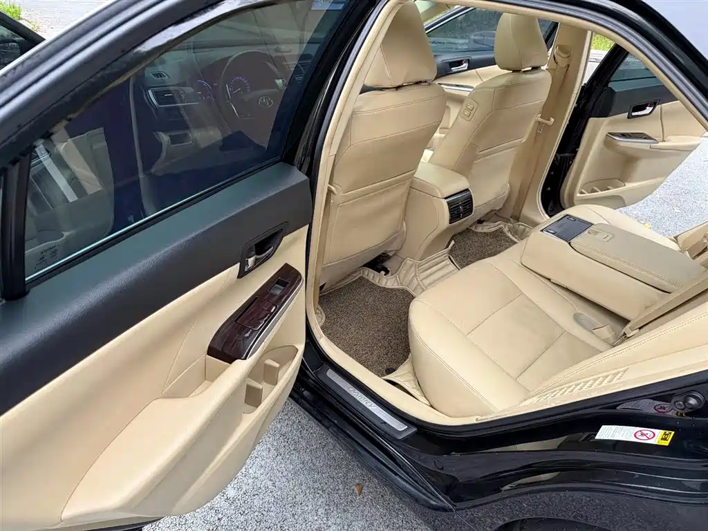 Toyota Camry 2017 — фото 19