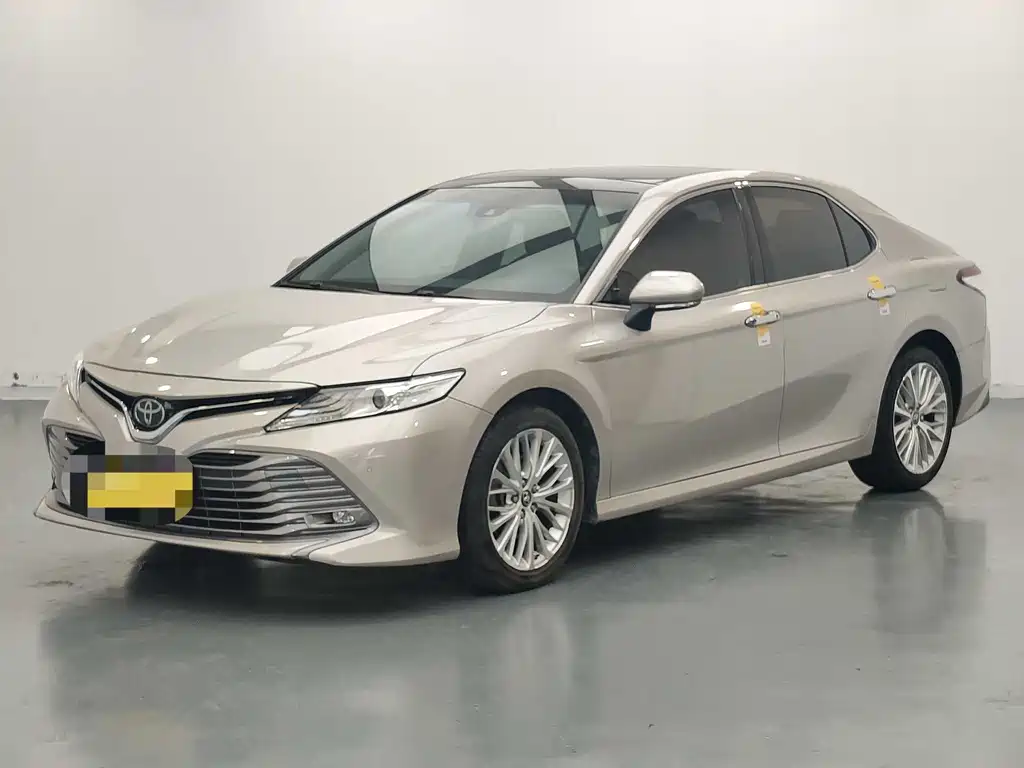 Toyota Camry 2018 — фото 1