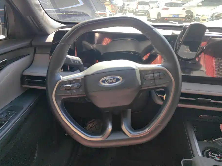 Ford Edge 2023 — фото 15