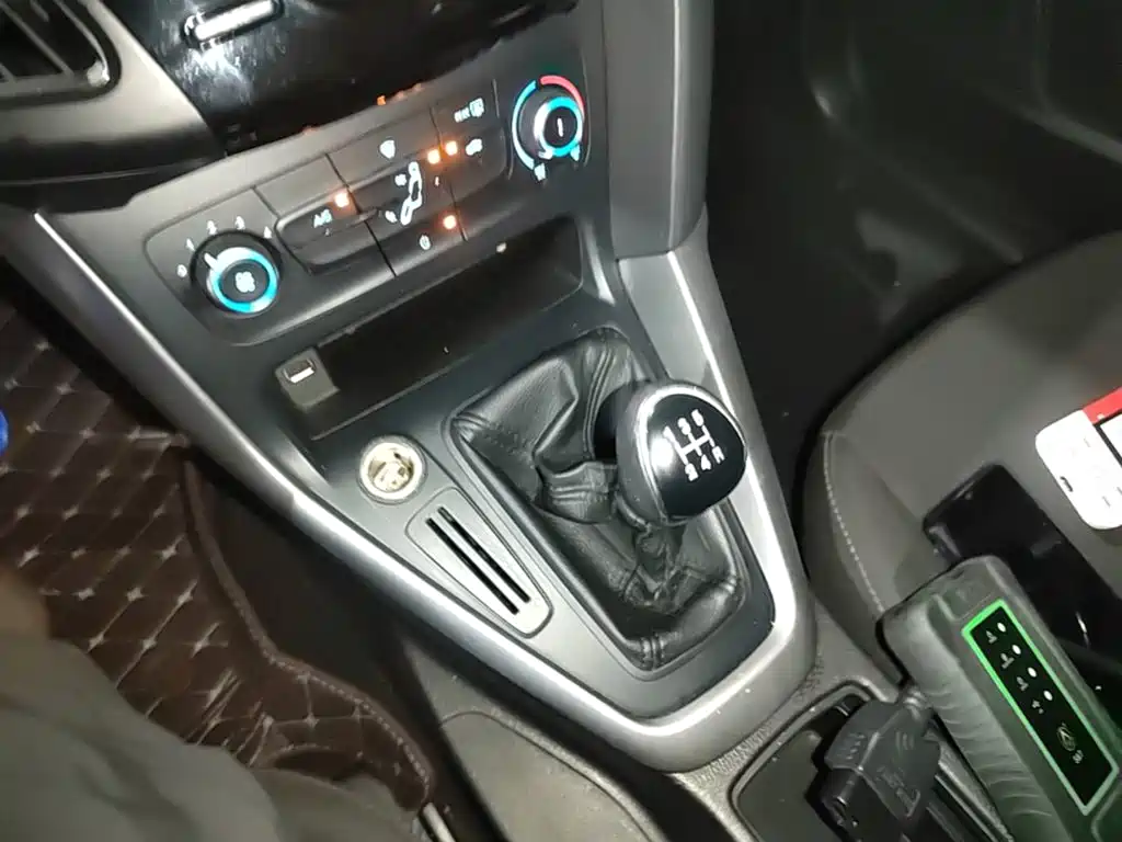 Ford Focus 2015 — фото 14