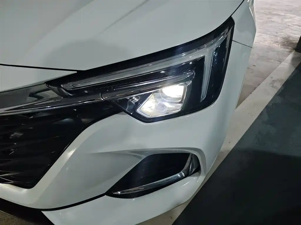 Roewe i6 MAX New Energy 2024 — фото 24