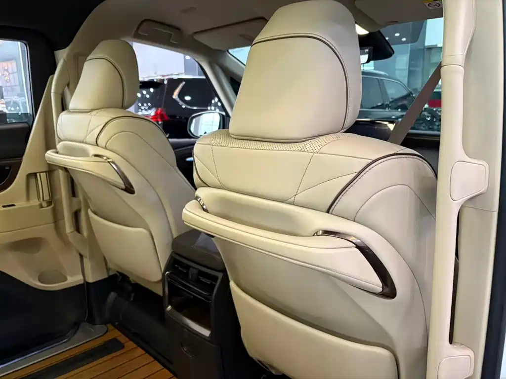 Toyota Alphard 2023 — фото 17