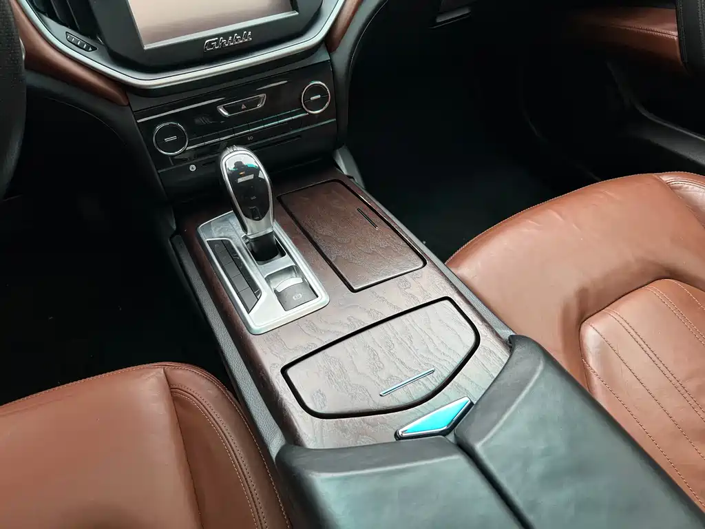 Maserati Ghibli 2015 — фото 9