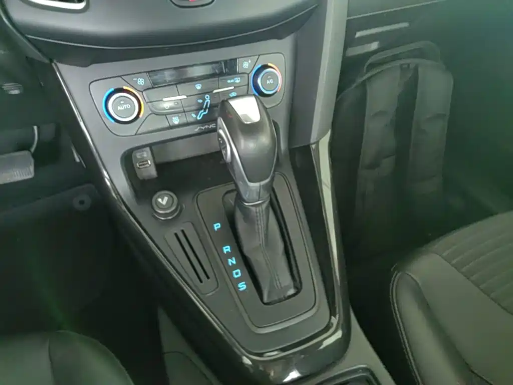 Ford Focus 2016 — фото 14