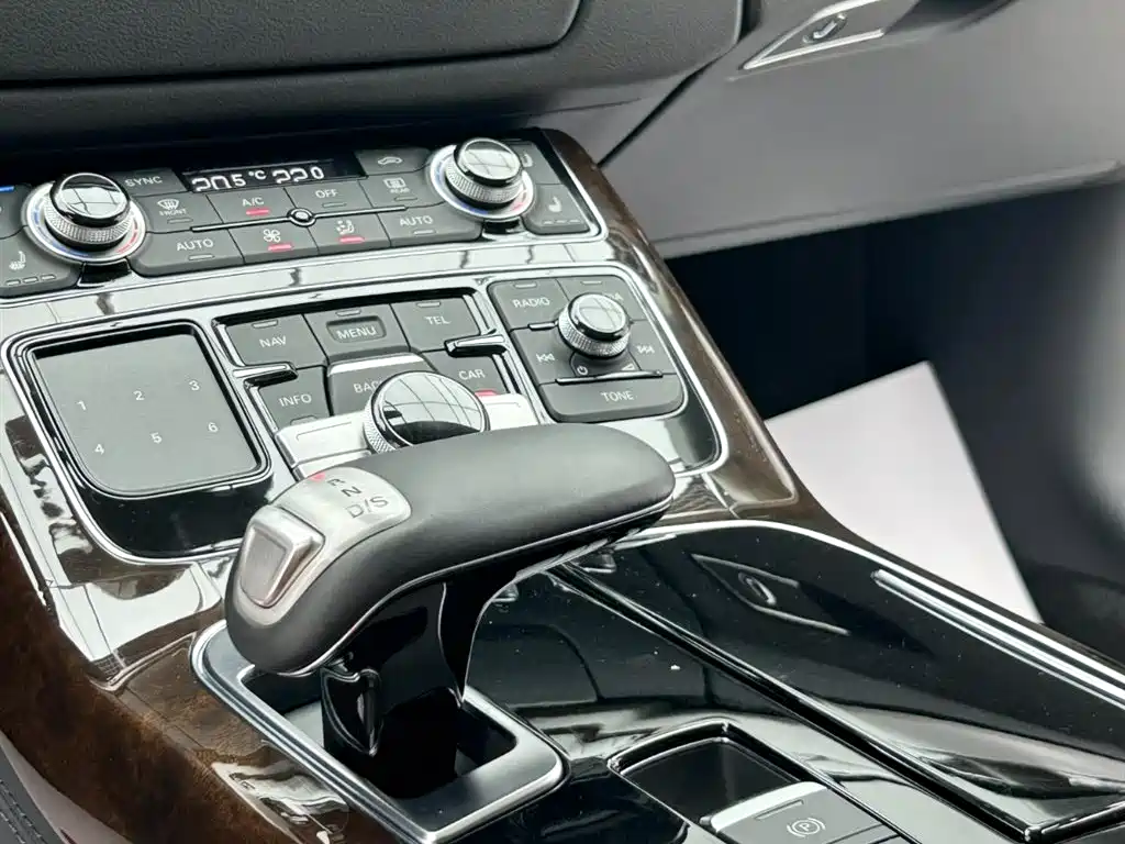Audi A8 2014 — фото 13