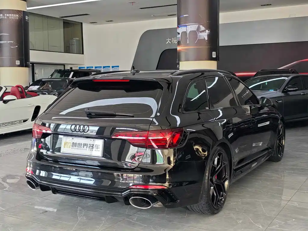 Audi RS 4 2024 — фото 15