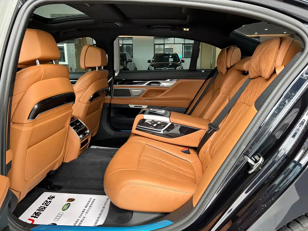 BMW 7 Series 2019 — фото 9