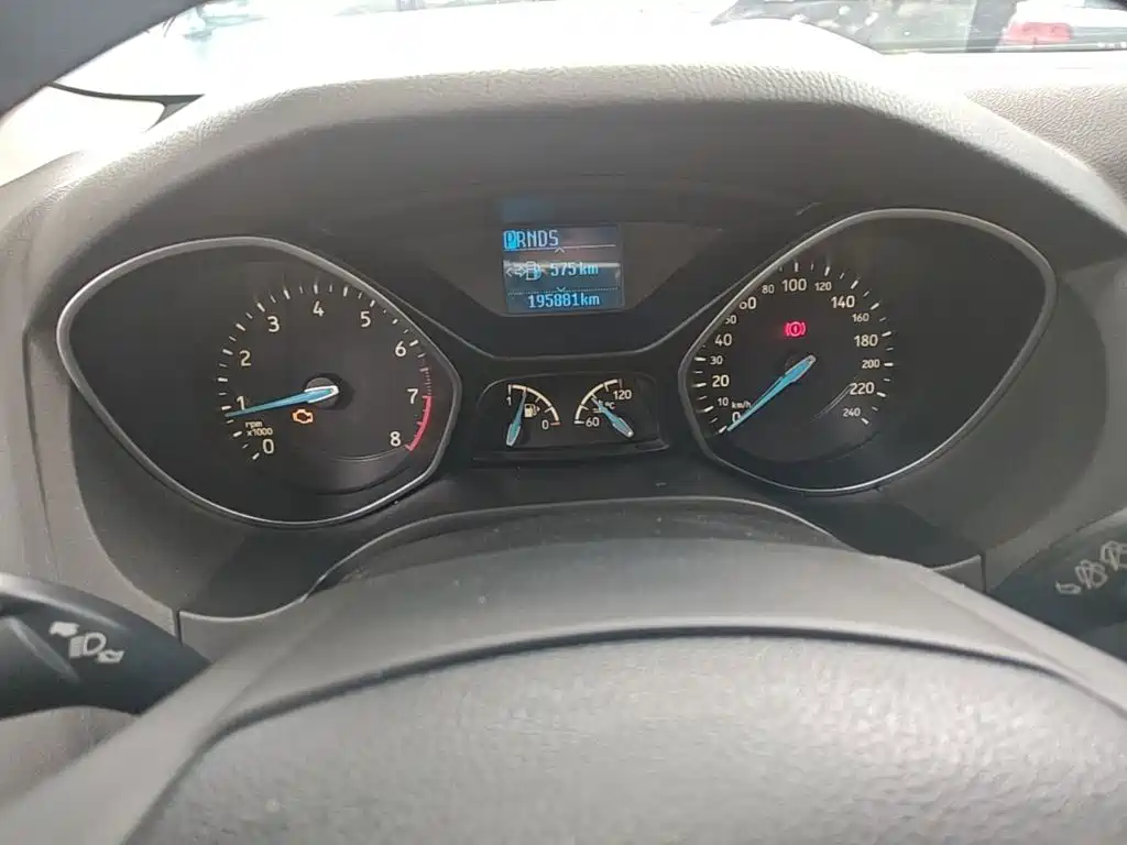 Ford Focus 2015 — фото 12