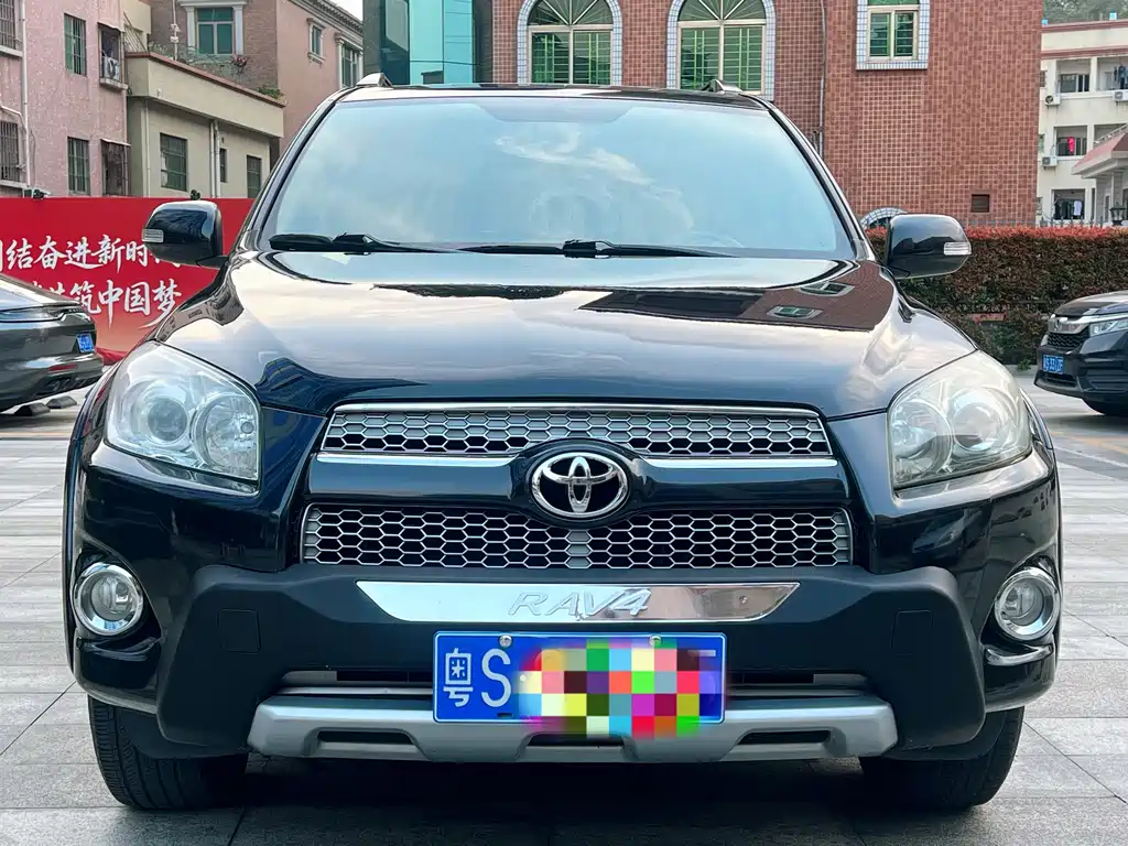Toyota RAV4 2013 — фото 2