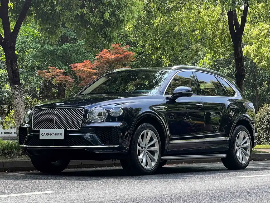 Bentley Bentayga 2024 — фото 1