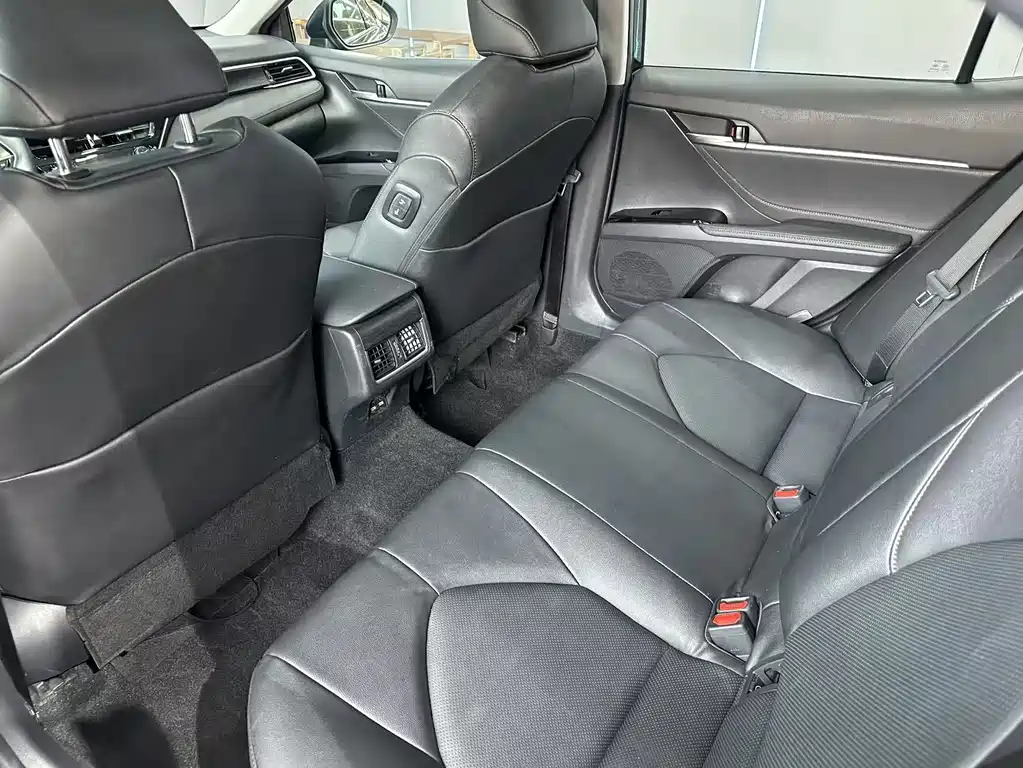 Toyota Camry 2022 — фото 10