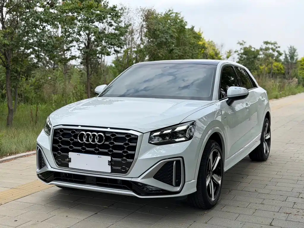 Audi Q2L 2023