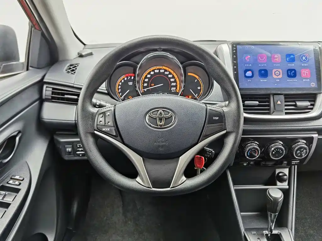 Toyota Yaris L 2022 — фото 11