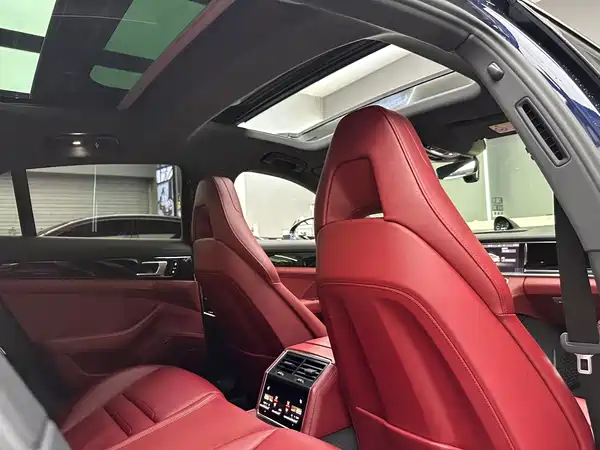 Porsche Panamera 2021