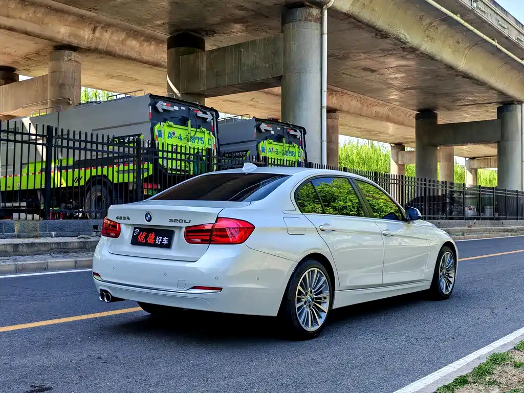 BMW 3 Series 2018 — фото 15